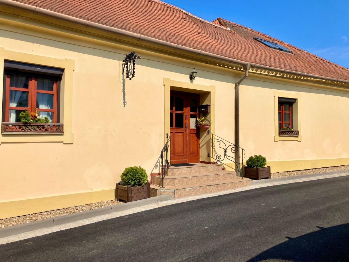 Guesthouse Mikulas Mikulov - Free Parking In The City Center 외부 사진